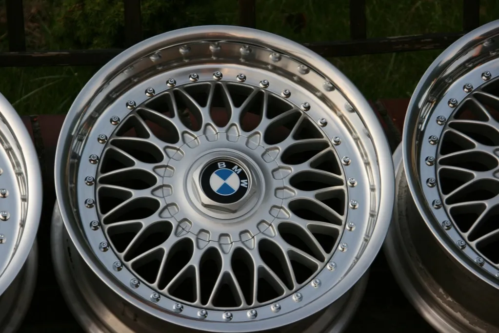 Zdjęcie Jakie felgi do BMW E39 wybrać, aby uniknąć błędów i poprawić styl jazdy?