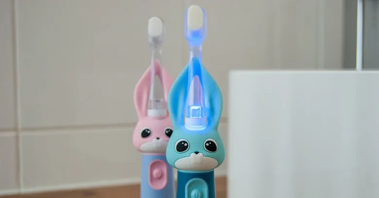 Zdjęcie Szczoteczka soniczna dla dzieci od kiedy? Sprawdź, co musisz wiedzieć