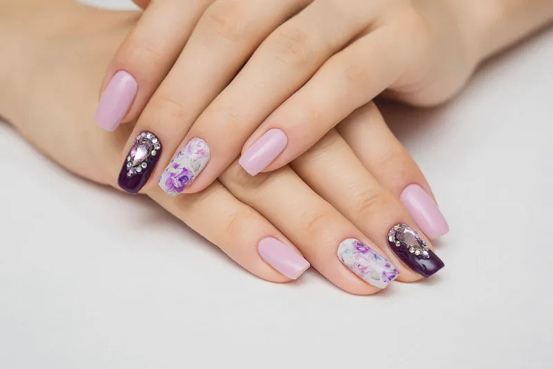Zdjęcie Czy manicure hybrydowy jest szkodliwy: Fakty potwierdzone przez ekspertów