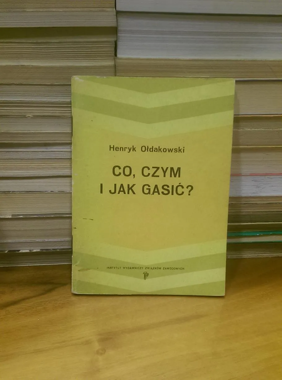 Zdjęcie Czym gasić benzynę? Bezpieczne metody i czego unikać w przypadku pożaru