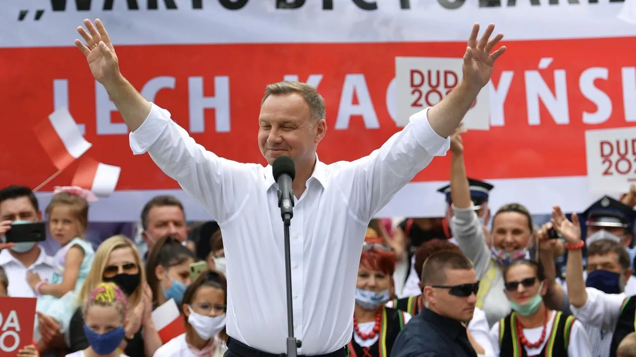 Zdjęcie Przed kim odpowiada prezydent? Kluczowe informacje o odpowiedzialności