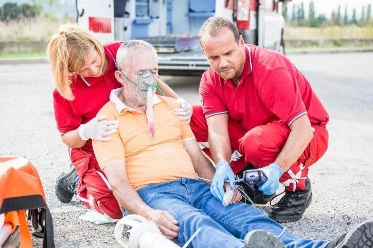 Zdjęcie Objawy udaru i pierwsza pomoc – jak rozpoznać i uratować życie