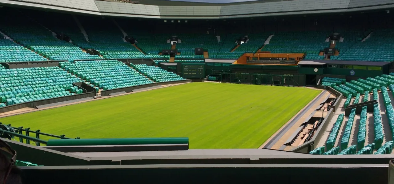 Zdjęcie Wimbledon ile kortów: Odkryj tajemnice i różnorodność obiektów