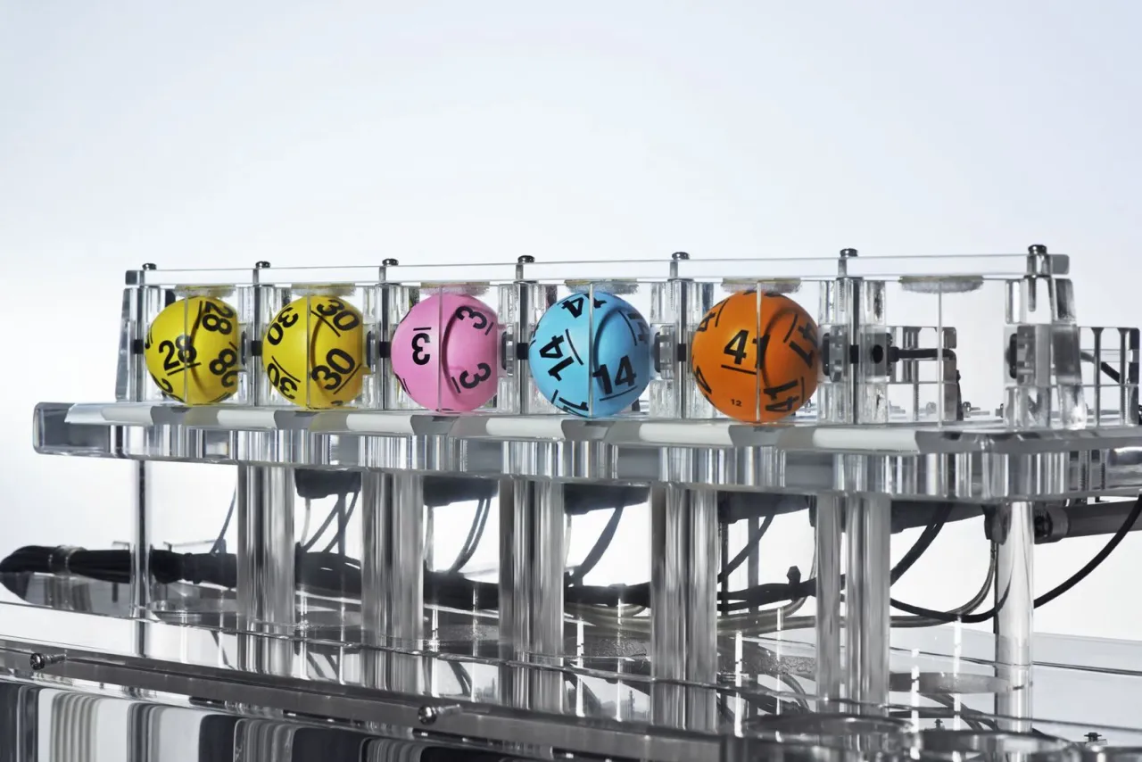 Zdjęcie Czy padły kiedyś liczby 1 2 3 4 5 6 w Lotto? Prawda zaskakuje!