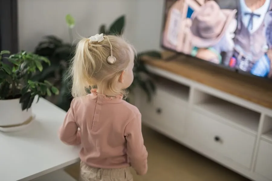 Zdjęcie Od kiedy dziecko może oglądać bajki? Sprawdź zalecenia ekspertów