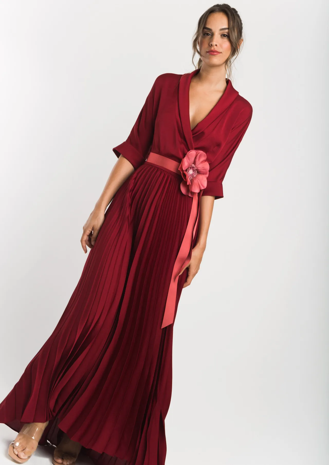 Zdjęcie Faldas granate: elegancia y estilo para cada ocasión especial