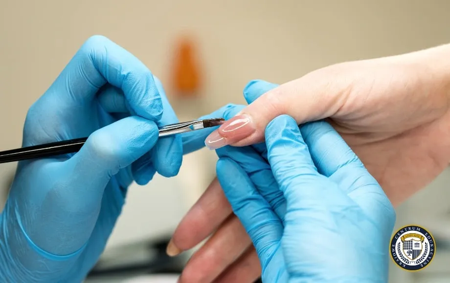 Zdjęcie Jak zrobić manicure żelowy krok po kroku - uniknij najczęstszych błędów