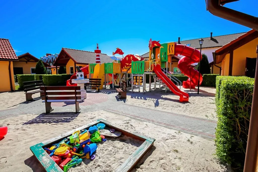 Zdjęcie Gdzie nad Bałtyk z małym dzieckiem – najbezpieczniejsze plaże i atrakcje