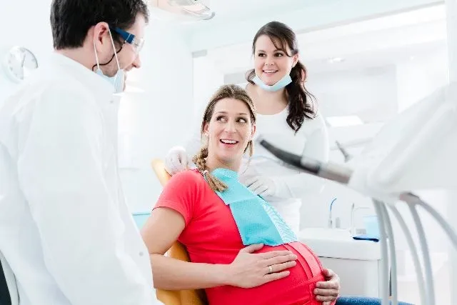 Zdjęcie Kiedy do dentysty po porodzie? Kluczowe informacje dla mam