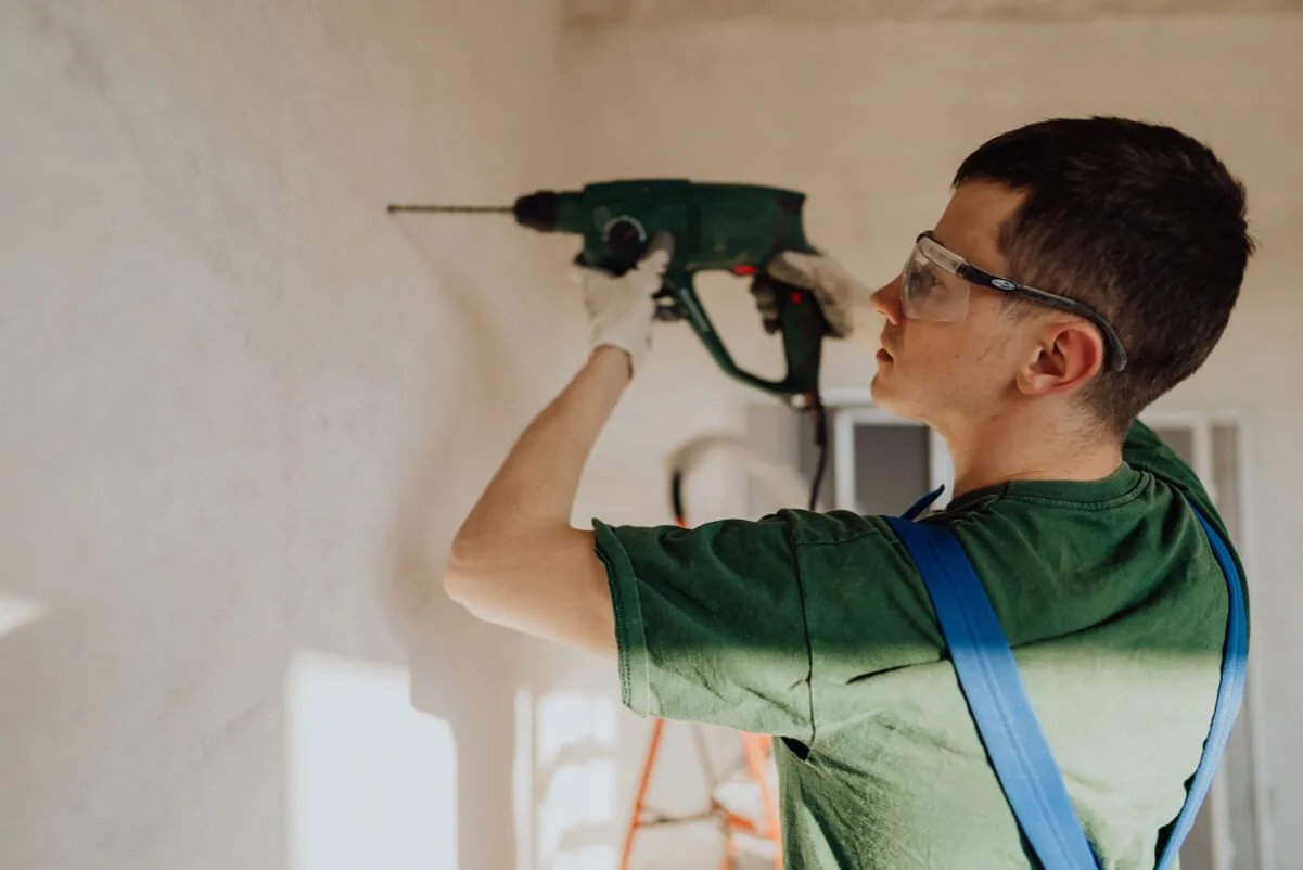 Zdjęcie Do której można wiercić w bloku? Sprawdź godziny remontów