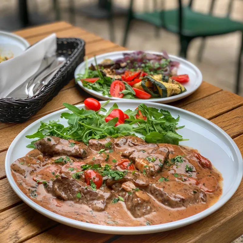 Zdjęcie Gdzie zjeść na Piotrkowskiej? Odkryj najlepsze restauracje w Łodzi