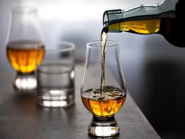 Zdjęcie Gdzie kupić whisky 100ml? Sprawdź najlepsze oferty i ceny