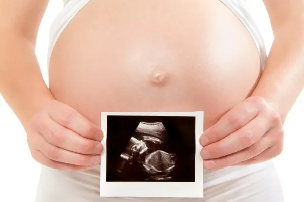 Zdjęcie Porównanie badań prenatalnych: dopochwowo czy przez brzuch? Wybór metody.