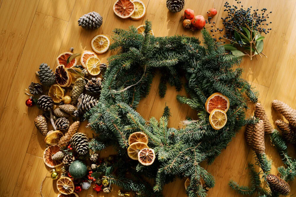 Zdjęcie Jak zrobić wianek dekoracyjny krok po kroku? Praktyczny poradnik