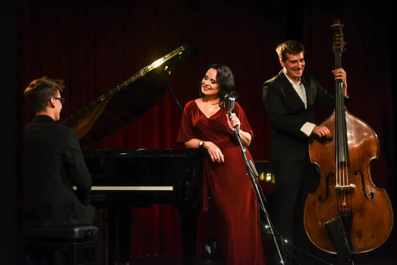 Zdjęcie Jak profesjonalnie wybrać zespół jazzowy na imprezę: kompletny poradnik