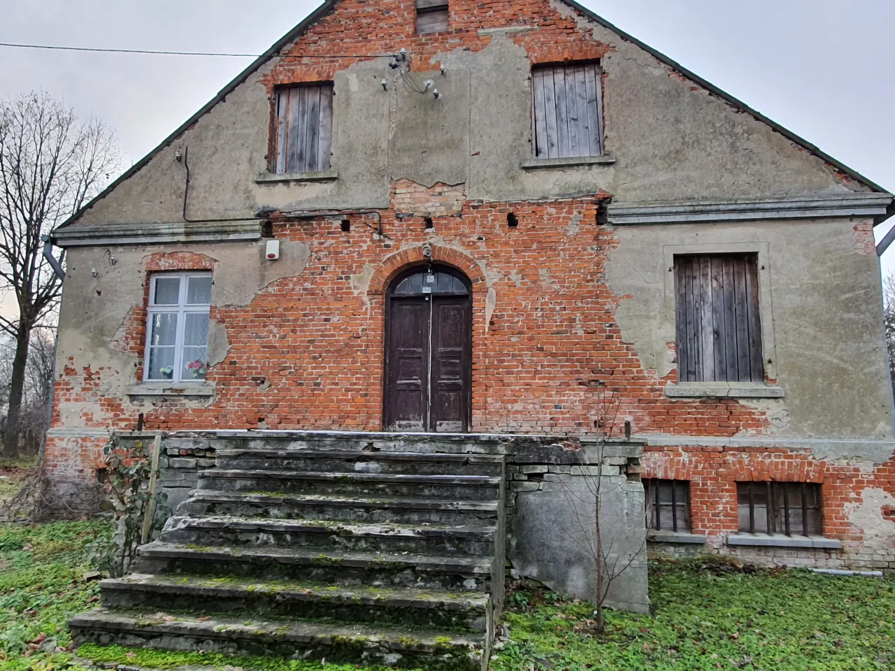 Zdjęcie Ile lat wytrzyma dom z cegły? Odkryj czynniki wpływające na trwałość