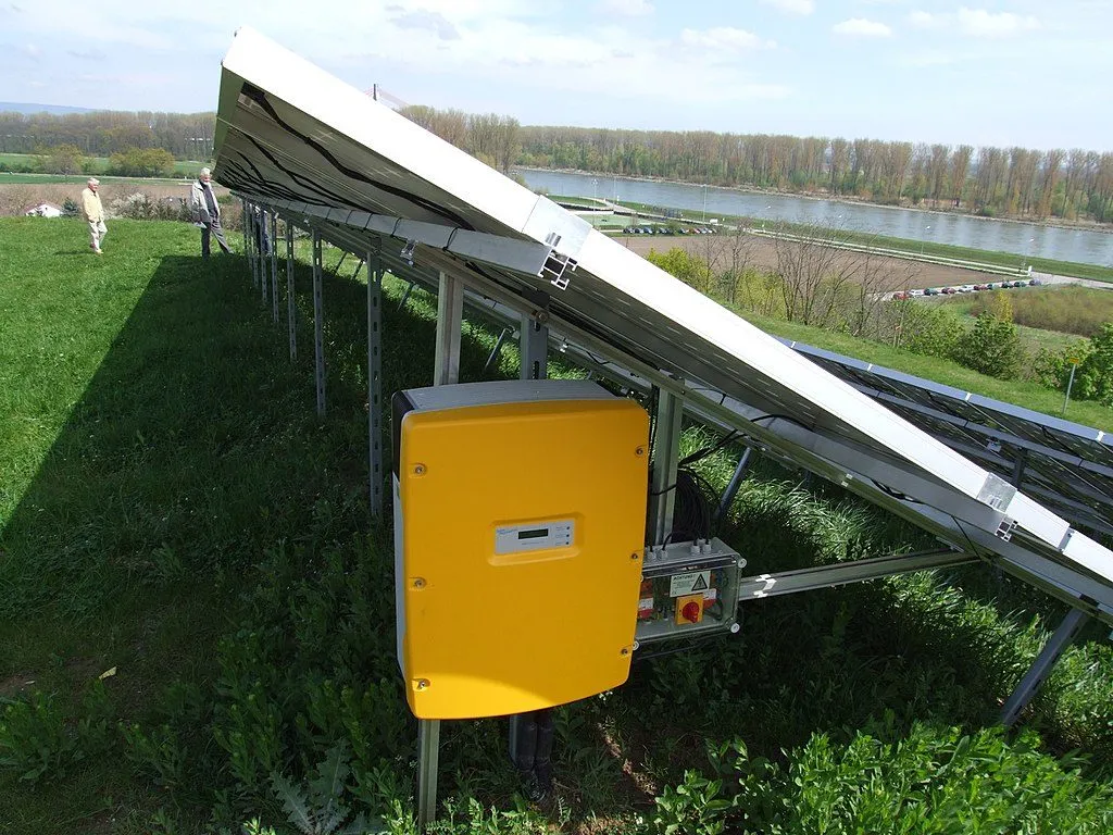 Zdjęcie Jak działa inwerter solarny i dlaczego jest kluczowy w fotowoltaice?