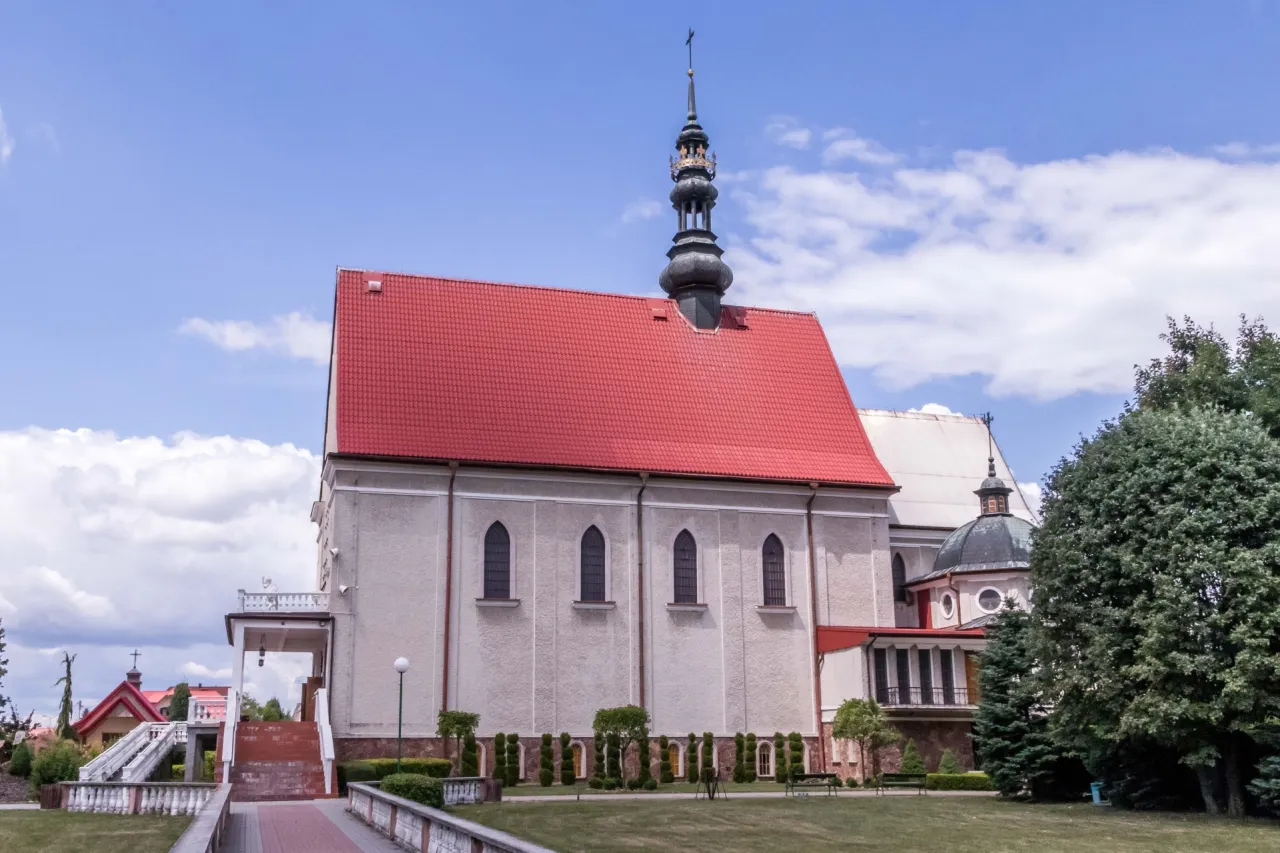 Zdjęcie Sanktuarium w Kałkowie-Godowie: historia, pielgrzymki i praktyczne wskazówki dla odwiedzających