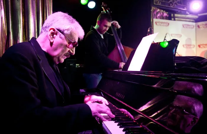 Zdjęcie Najlepsi pianiści jazzowi w Polsce: ich wpływ na muzykę jazzową