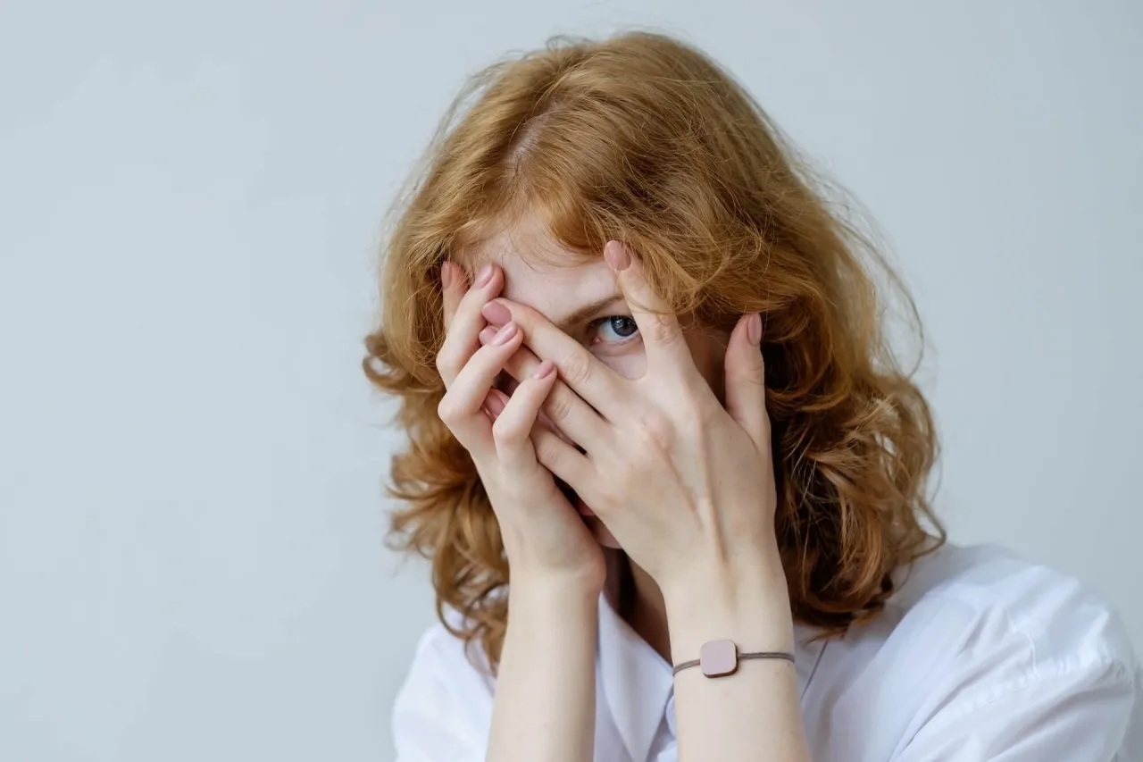 Zdjęcie Lęk społeczny objawy – poznaj niepokojące sygnały i ich skutki