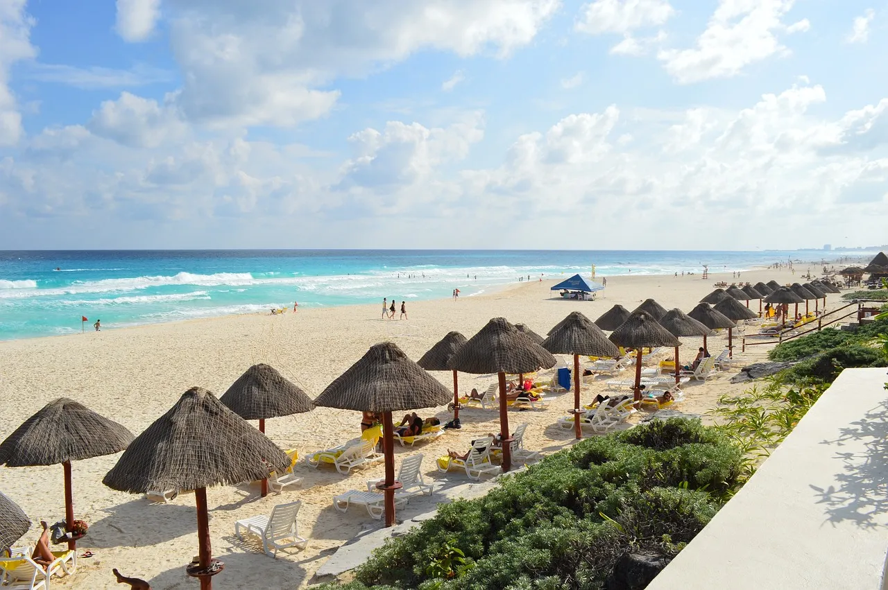 Zdjęcie Ile trwa lot do Cancun? Sprawdź czas przelotu z Polski i więcej