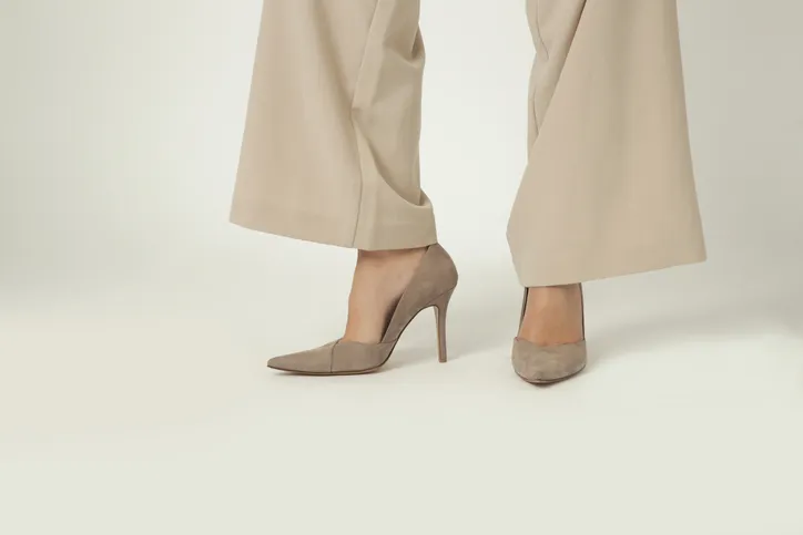 Zdjęcie Jakie buty do eleganckiego kombinezonu? Poznaj stylizacje na każdą okazję