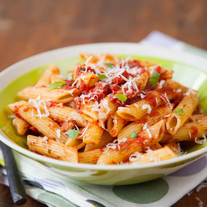 Zdjęcie Penne all'arrabbiata: prosty przepis, historia i sekrety idealnego dania