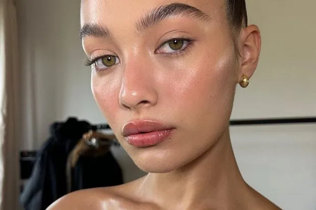 Zdjęcie Jak osiągnąć efekt rozświetlającego makijażu oka bez błędów