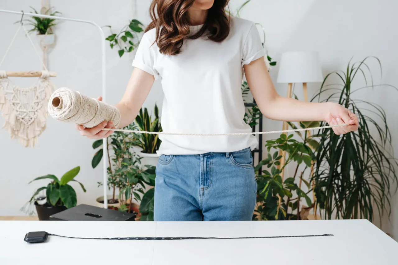 Zdjęcie Kwietnik z jeans&oacute;w: Zr&oacute;b to sam! Oryginalna ozdoba z cementu.