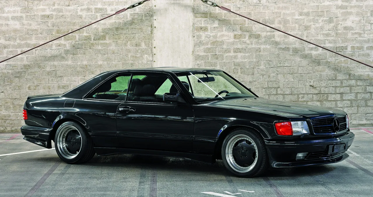 Zdjęcie Mercedes-Benz 560 SEC: Specyfikacje, osiągi i wartość kolekcjonerska