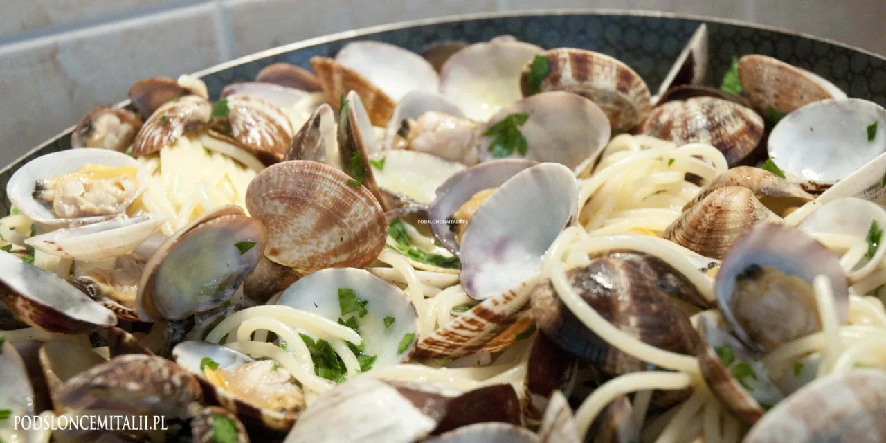 Zdjęcie Spaghetti vongole: idealny przepis na włoskie danie z małżami
