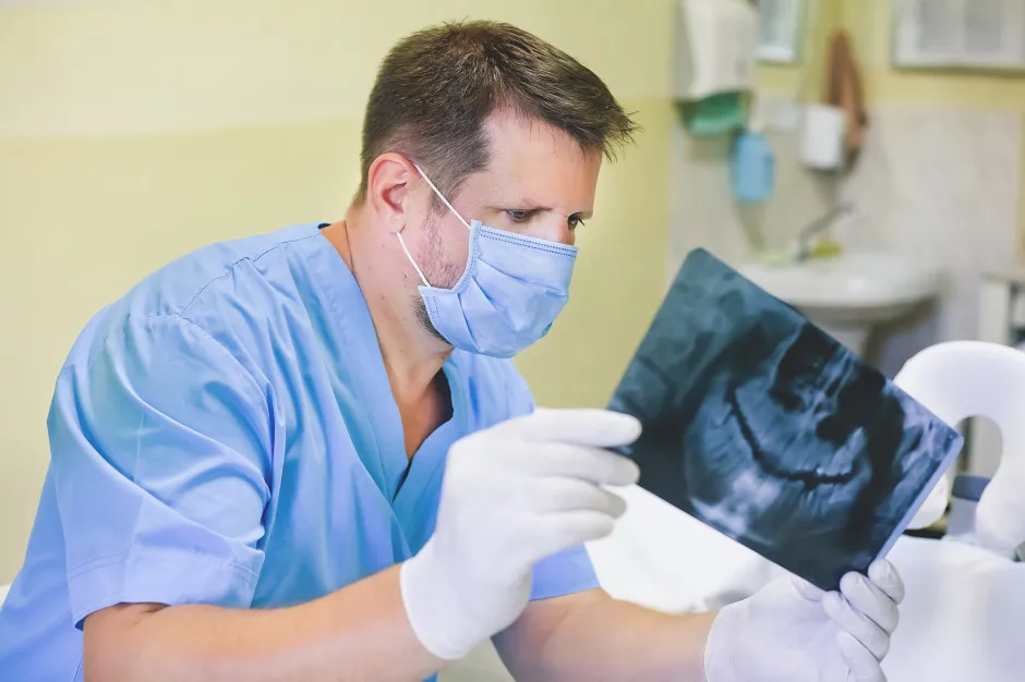 Zdjęcie Ile kosztuje rentgen zębów? Poznaj ceny i ukryte koszty w klinikach