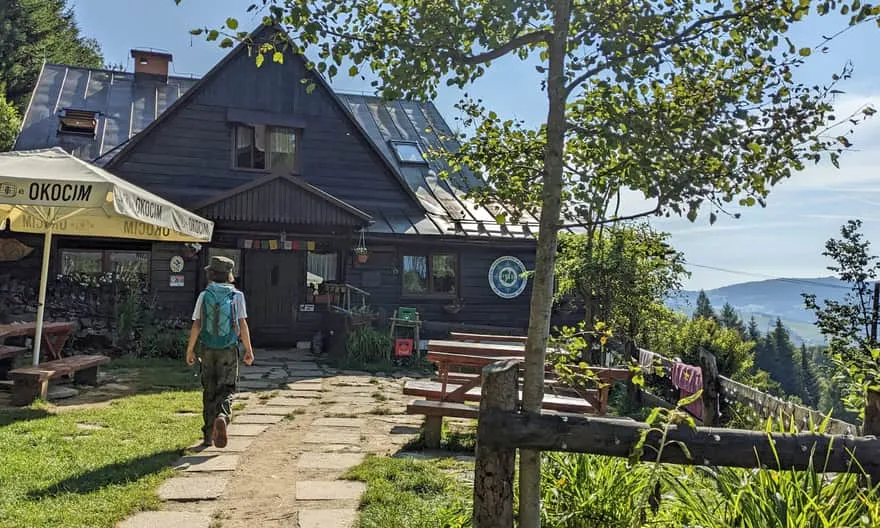 Zdjęcie Bacówka PTTK pod Bereśnikiem - idealne miejsce na górski wypoczynek