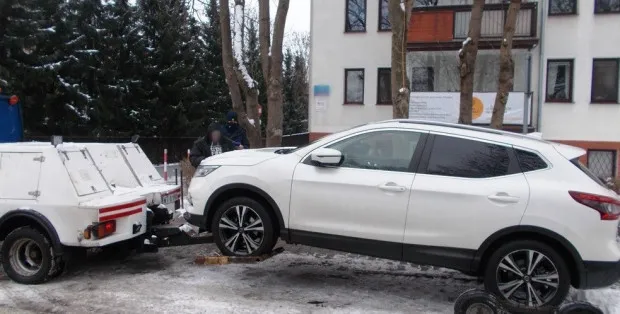 Zdjęcie Ile kosztuje holowanie auta przez straż miejską? Sprawdź ceny w miastach