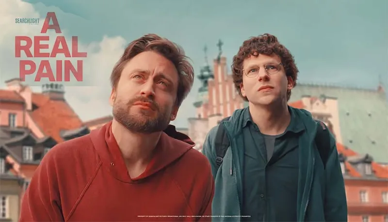 Zdjęcie A Real Pain: Ekspercka ocena filmu o traumie i przynależności.