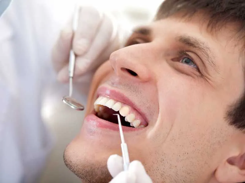 Zdjęcie Objawy zęba mądrości: jak rozpoznać ból, stany zapalne i kiedy iść do dentysty