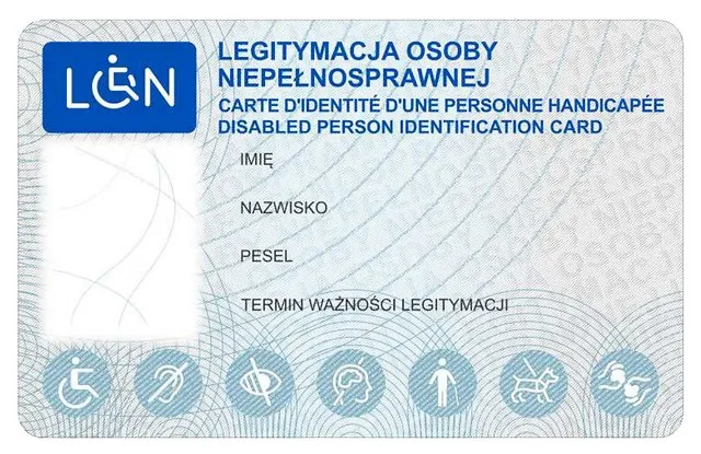 Zdjęcie Co oznaczają symbole na legitymacji osoby niepełnosprawnej? Wyjaśniamy znaczenie i uprawnienia