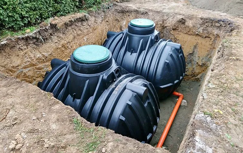 Zdjęcie Z czego zbiornik na deszczówkę? Poznaj najlepsze materiały i ich wady