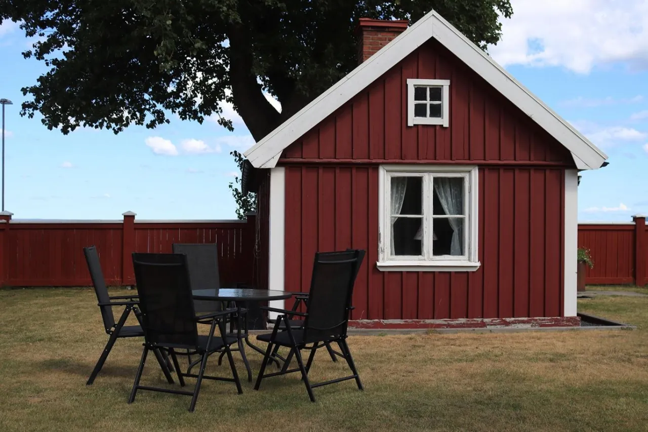 Zdjęcie Ile naprawdę kosztuje budowa domku letniskowego 35m²? Sprawdź, jak uniknąć ukrytych kosztów!