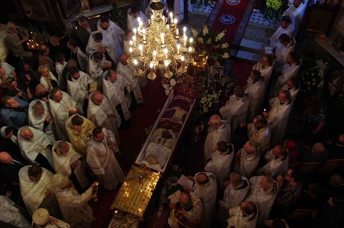 Zdjęcie Ile trwa msza pogrzebowa w cerkwi? Poznaj czas i zwyczaje ceremonii