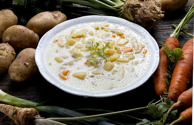 Zdjęcie Ile kcal ma zupa jarzynowa z ziemniakami? Sprawdź, co zyskasz!