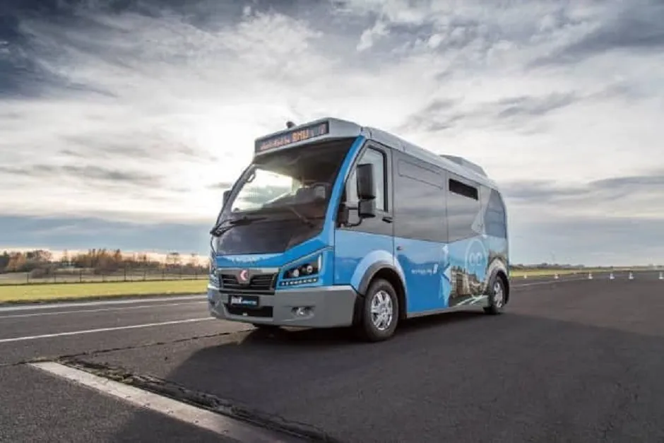 Zdjęcie Co to jest bus? Poznaj różnice między busem a innymi pojazdami
