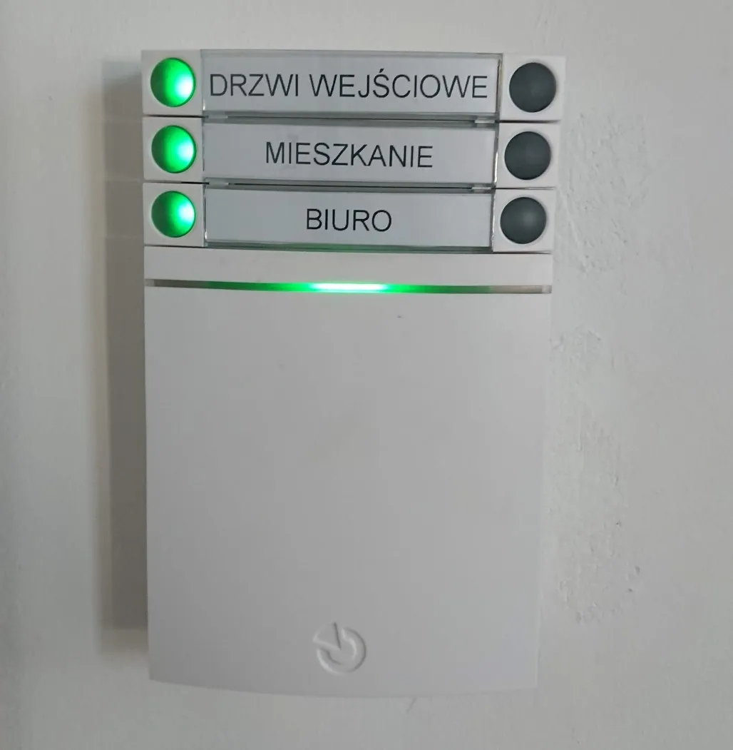 Zdjęcie Jaki alarm do mieszkania w bloku? Uniknij niebezpieczeństwa i kosztów