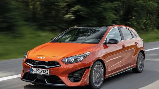 Zdjęcie Kia Ceed pojemność baku – jak różne wersje wpływają na zasięg?