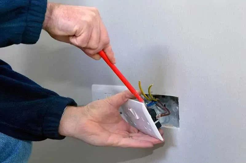 Zdjęcie Ile kosztuje elektryka w mieszkaniu? Zaskakujące ceny i ukryte koszty