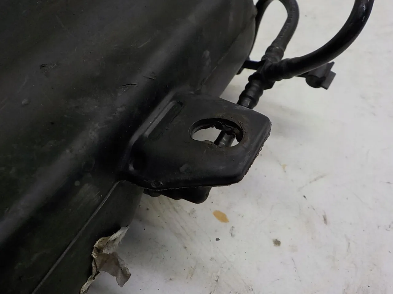 Zdjęcie Gdzie jest zbiornik płynu DPF w Volvo V50? Ważne informacje i porady