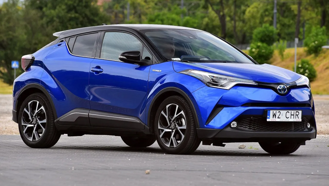 Zdjęcie Toyota C-HR jaki silnik wybrać, aby uniknąć wysokich kosztów paliwa?