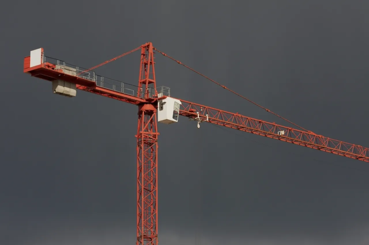 Zdjęcie Dlaczego dźwig się nie przewraca? Odkryj tajemnice stabilności konstrukcji