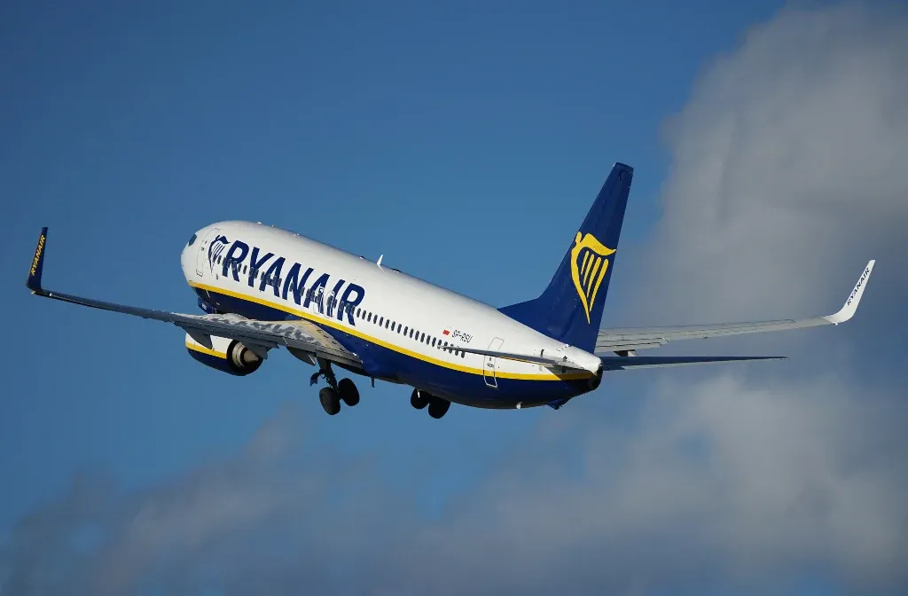 Zdjęcie Jaki bagaż można zabrać do samolotu Ryanair? Oto kluczowe informacje