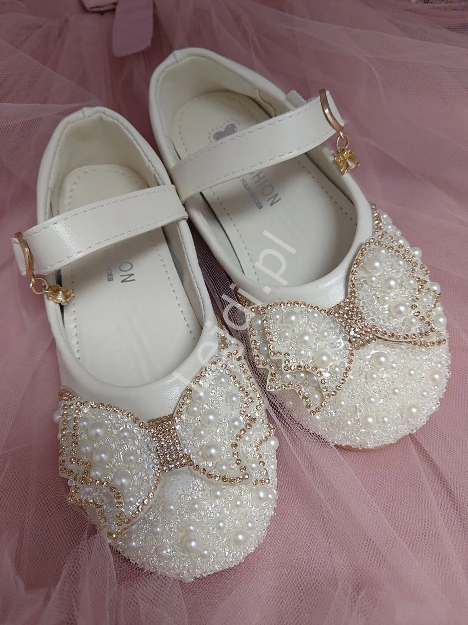 Zdjęcie Jakie buty na komunię dla mamy, które połączą elegancję z komfortem?